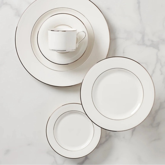 8 plate settings - Tribeca Lenox Bone China - Picture 1 of 9